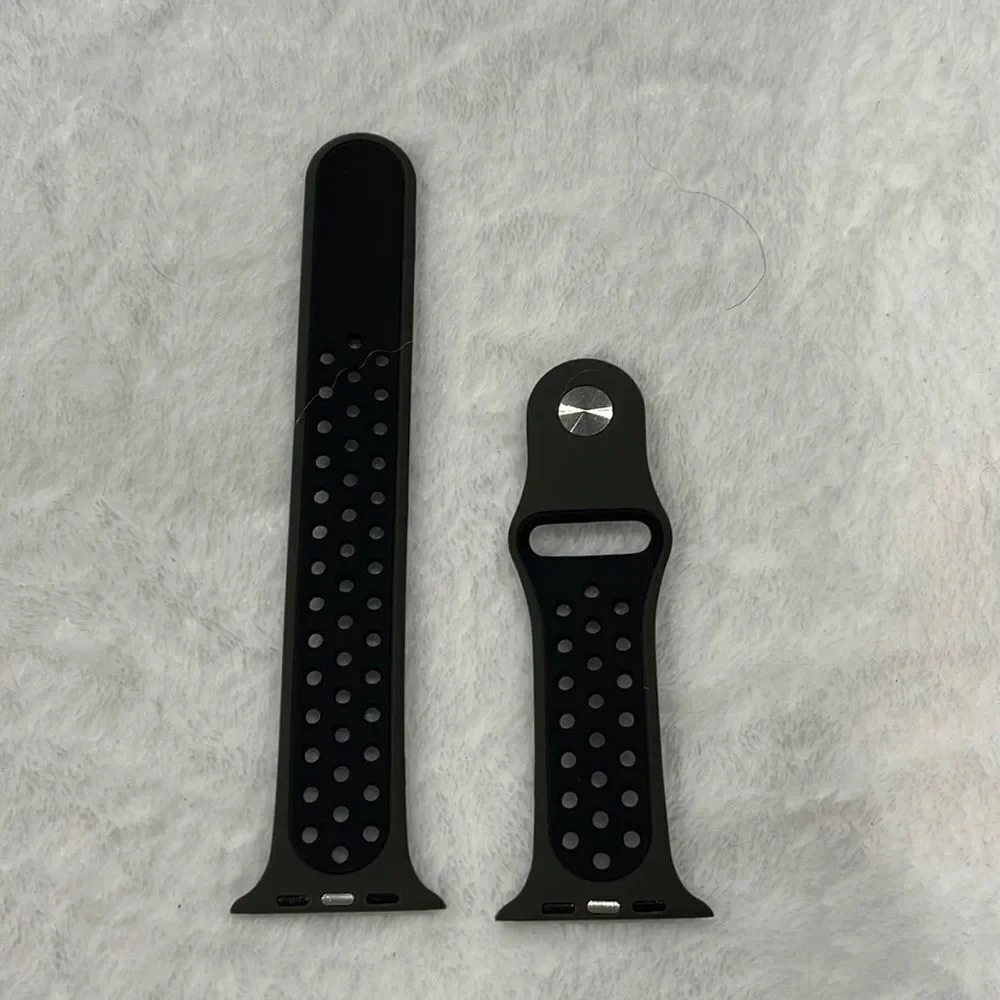 NWOT Apple Watch sports band (42/44)